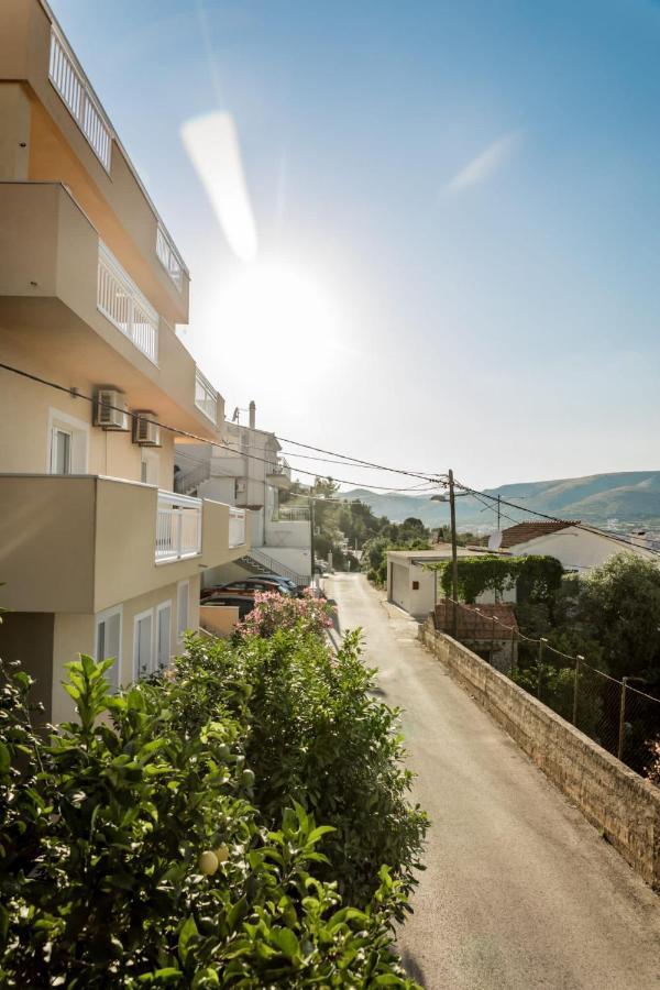 Apartment With Terrace And Sea View - Lucic Trogir Exterior foto