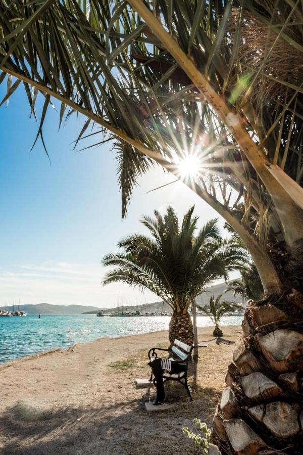 Apartment With Terrace And Sea View - Lucic Trogir Exterior foto