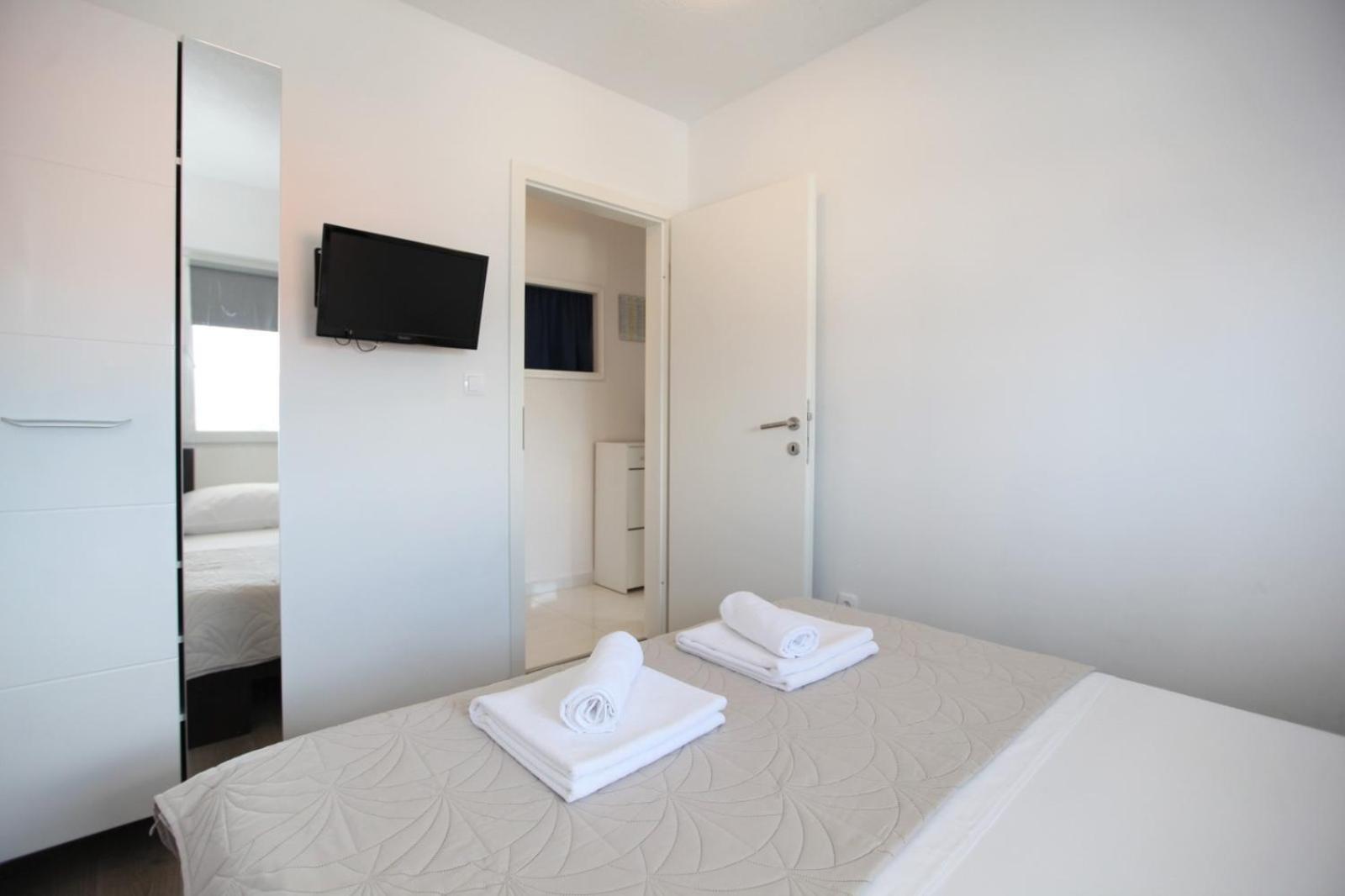 Apartment With Terrace And Sea View - Lucic Trogir Exterior foto