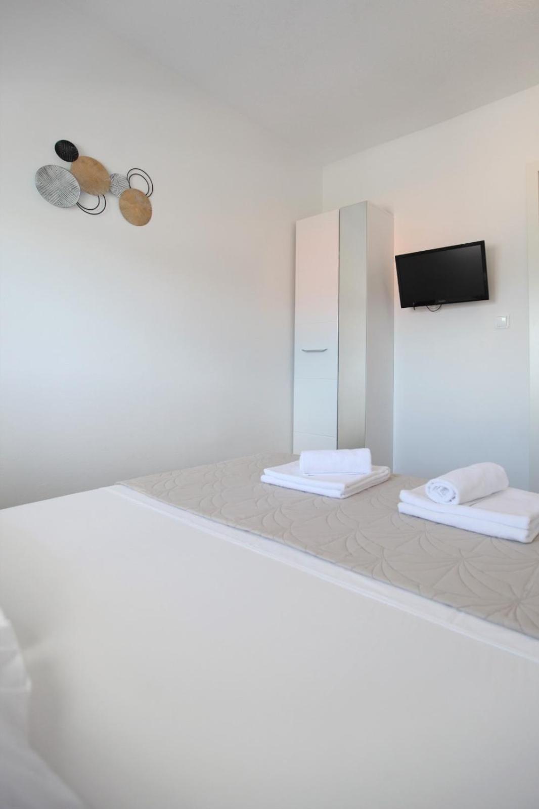 Apartment With Terrace And Sea View - Lucic Trogir Exterior foto