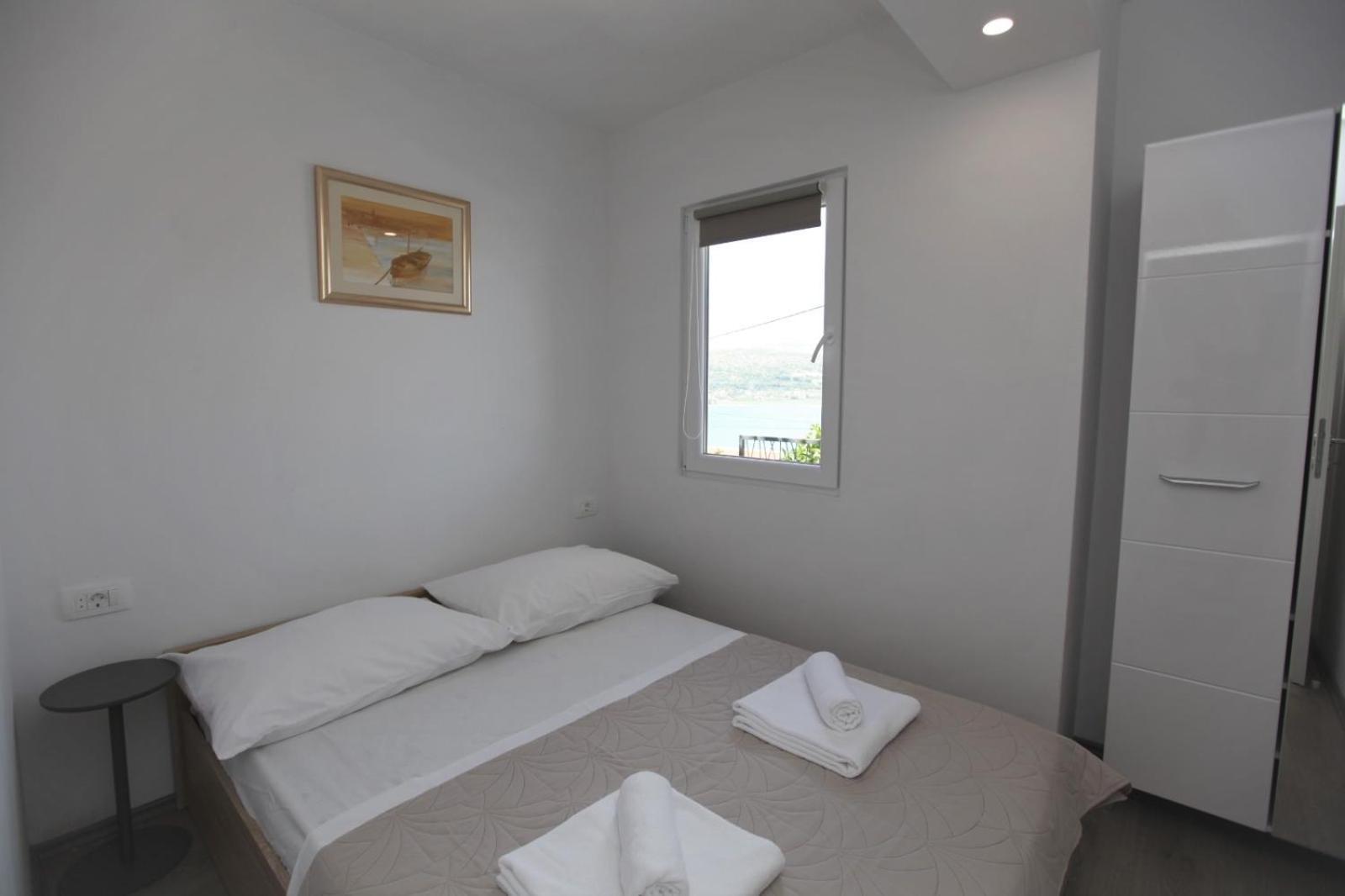 Apartment With Terrace And Sea View - Lucic Trogir Exterior foto